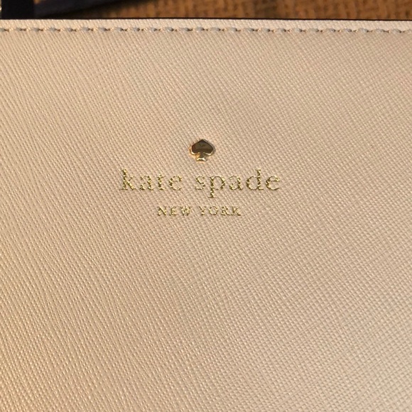Kate Spade Summer Tote - Picture 4 of 7